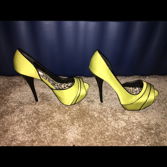 Lime green peep toe platform heels - Picture 2 of 2